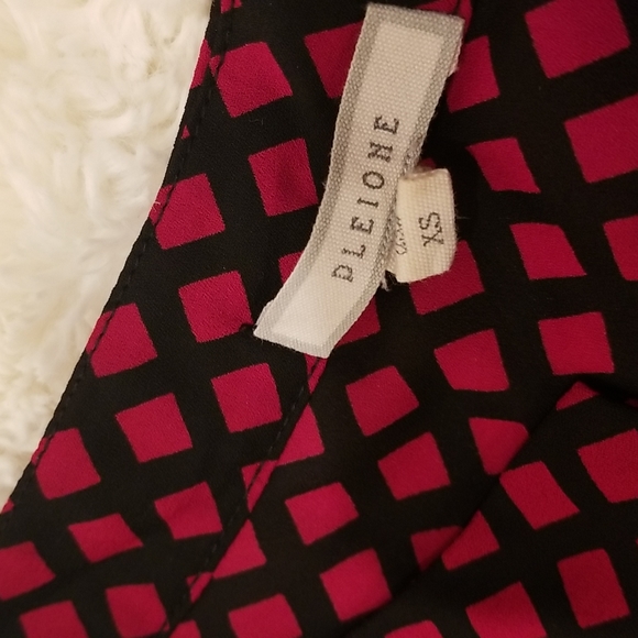 Pleione Short Sleeve Blouse with red pattern, size XS - Picture 7 of 13